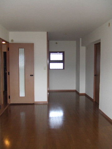 r1 81700081