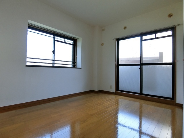 r12 53040021