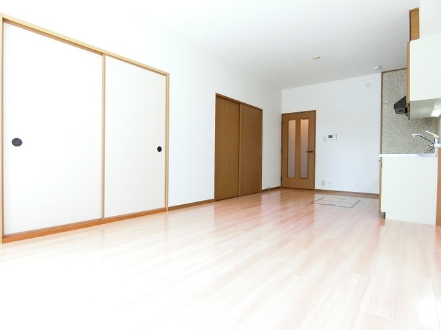 r8 53040021